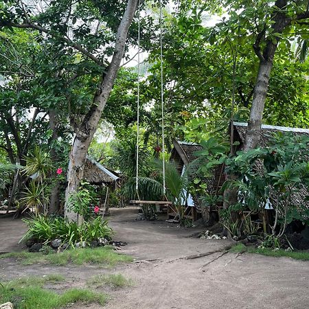 Georgia'S Neverland Hostel 罗昂 外观 照片