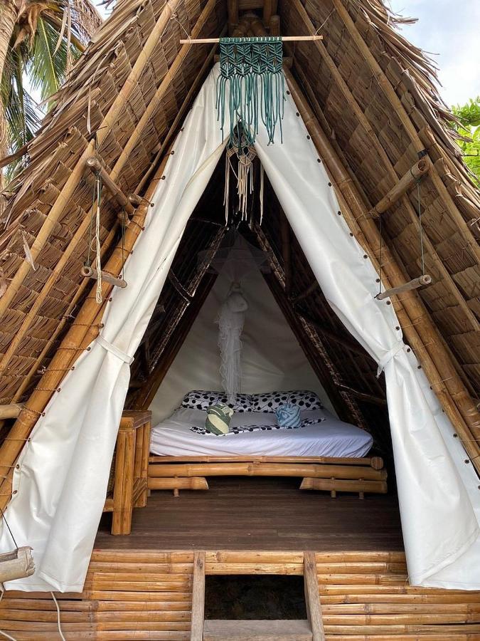 Georgia'S Neverland Hostel 罗昂 外观 照片