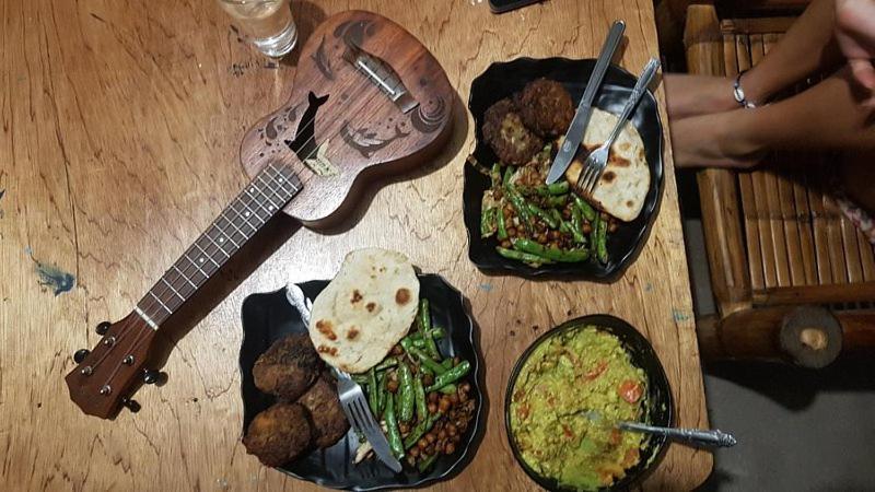 Georgia'S Neverland Hostel 罗昂 外观 照片