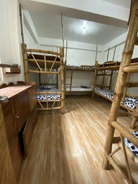 Georgia'S Neverland Hostel 罗昂 外观 照片