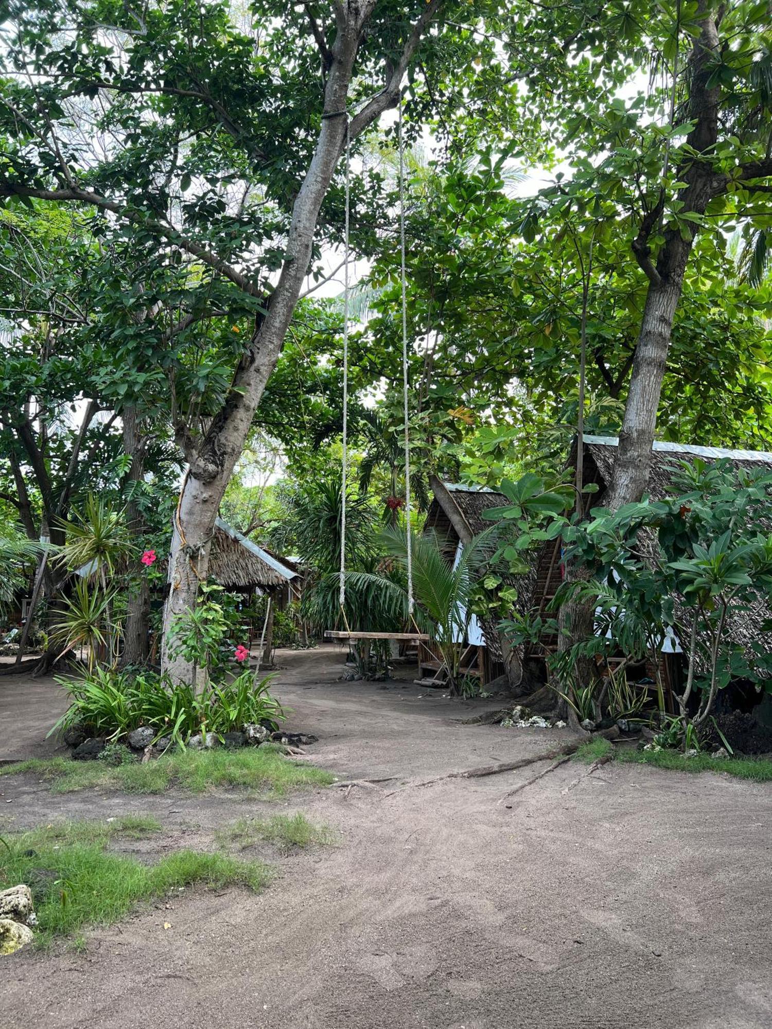 Georgia'S Neverland Hostel 罗昂 外观 照片