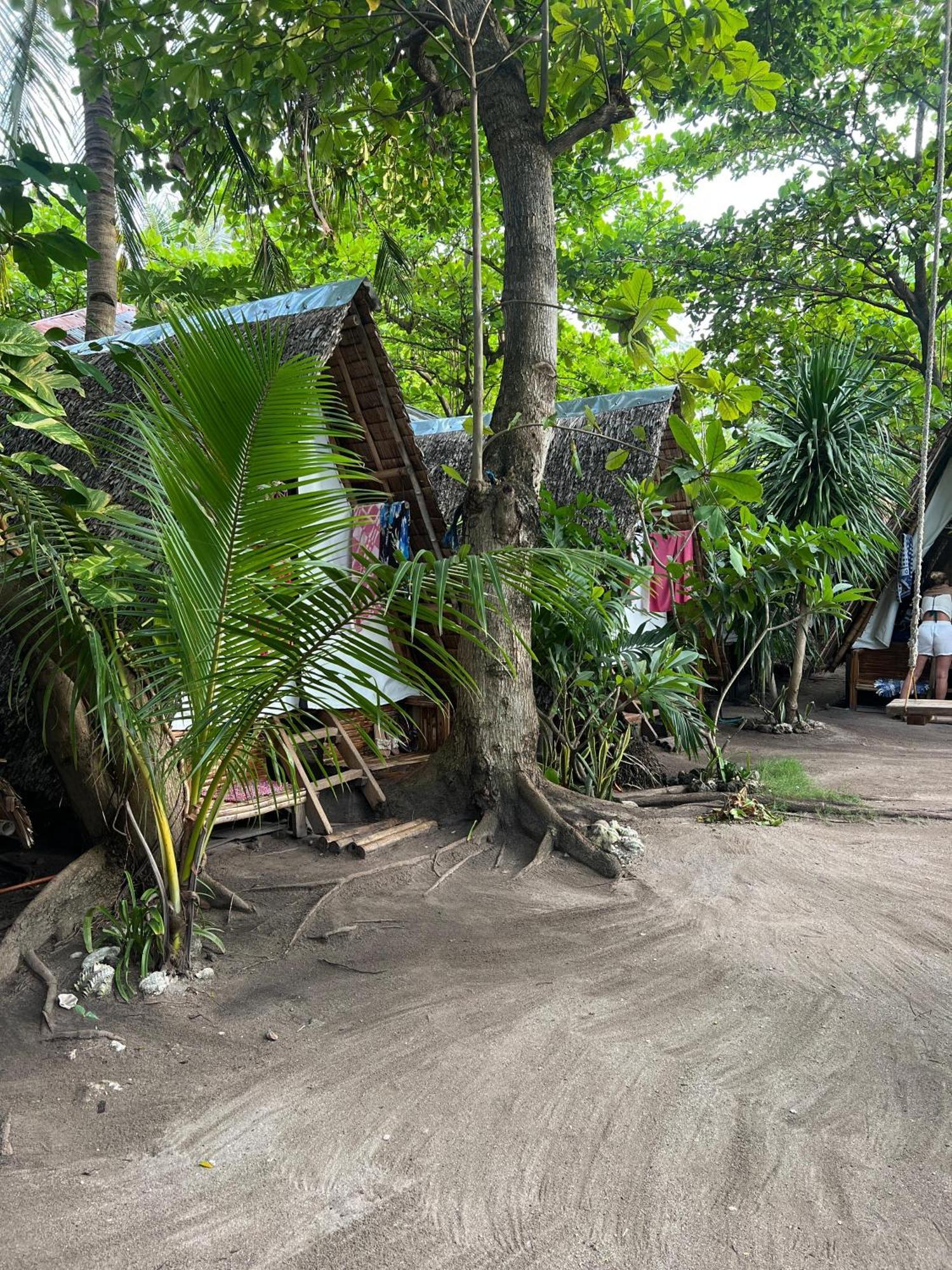 Georgia'S Neverland Hostel 罗昂 外观 照片