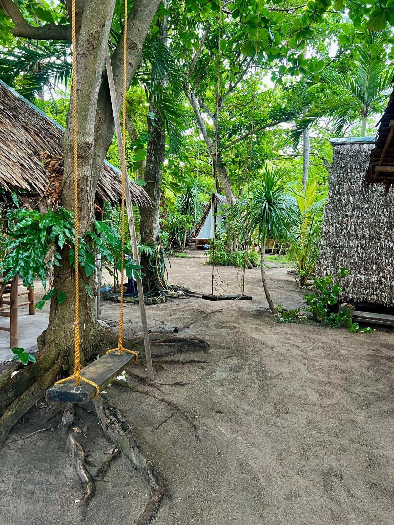 Georgia'S Neverland Hostel 罗昂 外观 照片
