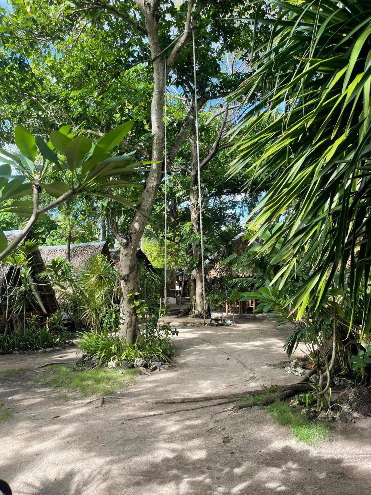 Georgia'S Neverland Hostel 罗昂 外观 照片