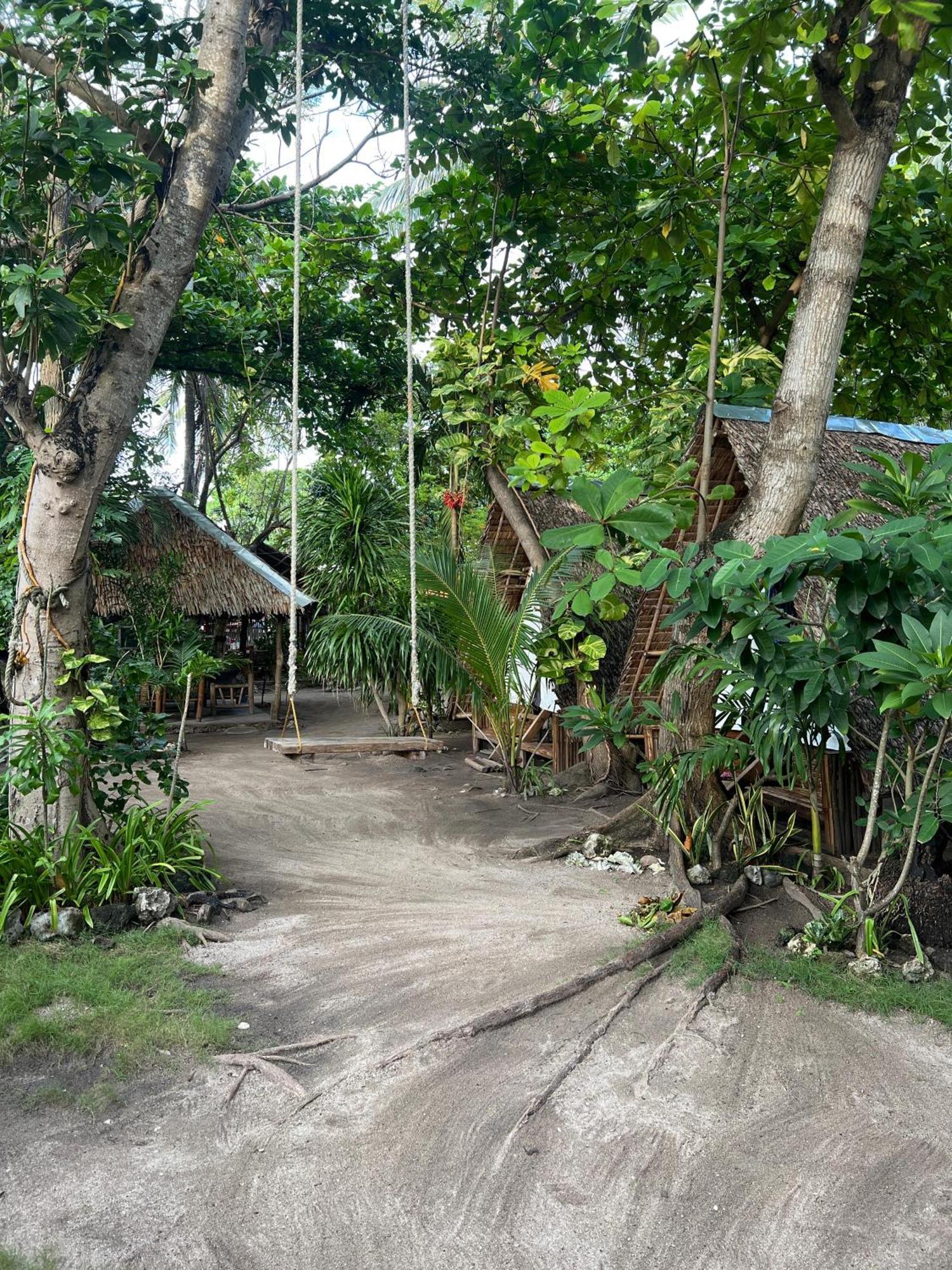 Georgia'S Neverland Hostel 罗昂 外观 照片